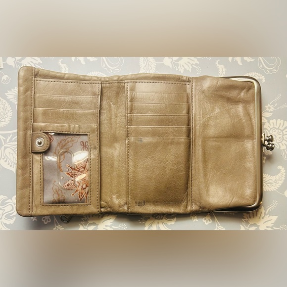 Vintage HOBO kisslock leather trifold wallet - Picture 1 of 5